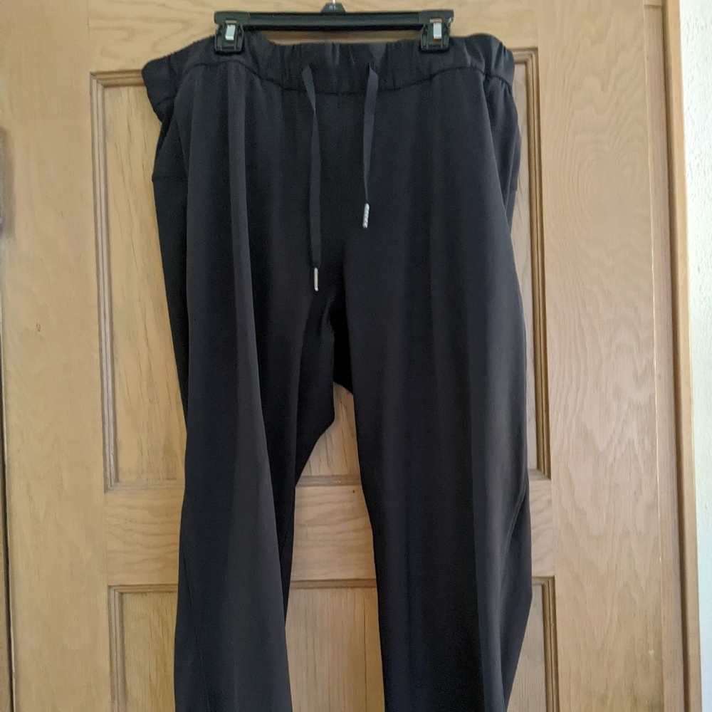 Lululemon Capri pants black sz 12